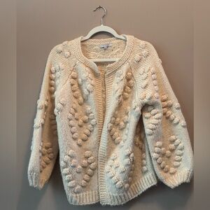 Buttonless chunky cardigan with heart pattern